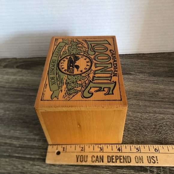 Vtg Wooden Canadian Loonie Coin Bank - Picture 7 of 14